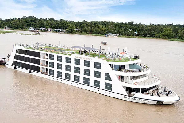 Emerald Harmony, a Emerald Cruises cruise ship